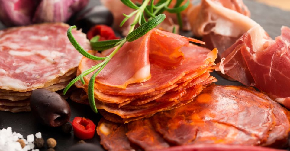 Mięso w kuchni hiszpańskiej — rodzaje i najczęstsze potrawy